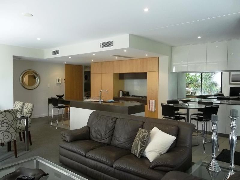 10 Pidgeon Close, West End QLD 4101