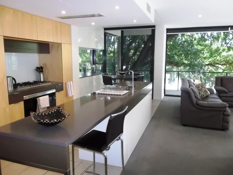 10 Pidgeon Close, West End QLD 4101