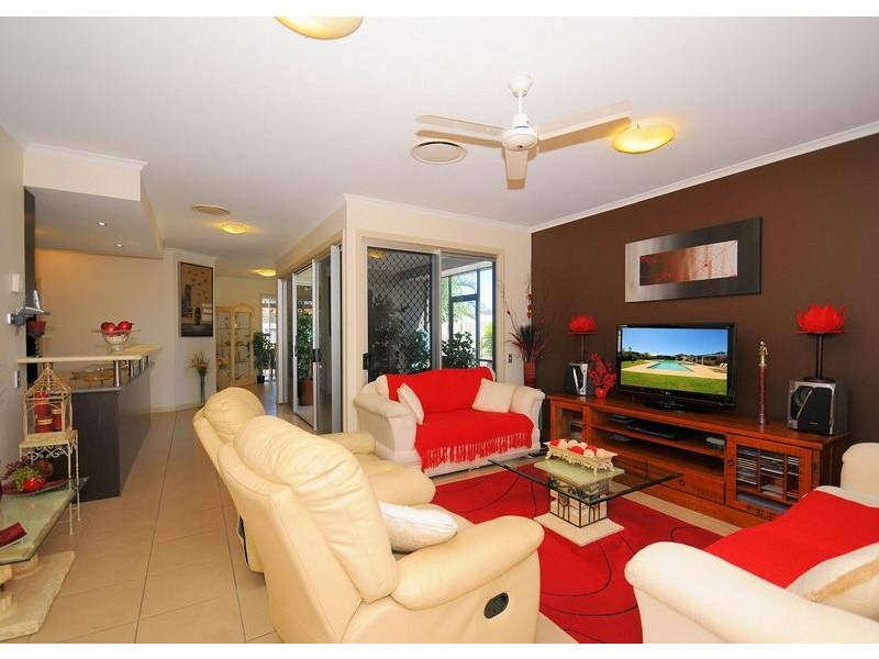 230 Pulgul St, Urangan QLD 4655