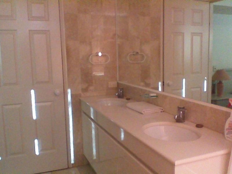 125 Santa Cruz Blvd, Clear Island Waters QLD 4226