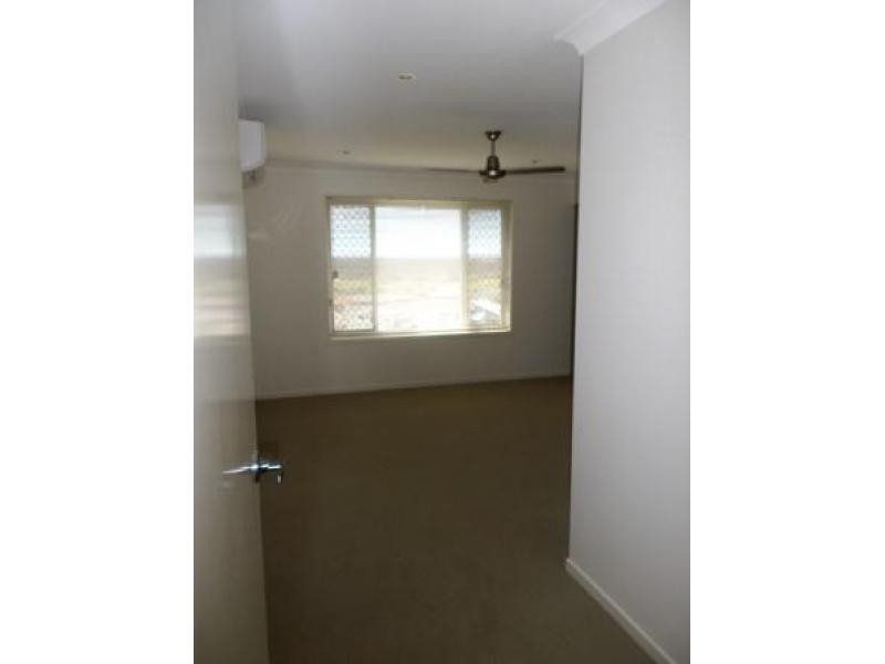 39 Sandy View Drive, Nikenbah QLD 4655