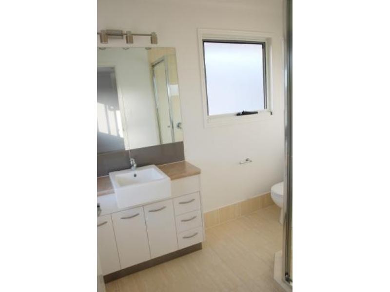 38 Tavistock St, Torquay QLD 4655