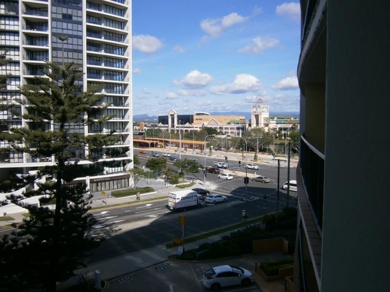 32 Surf Parade, Broadbeach QLD 4218