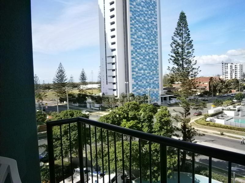 32 Surf Parade, Broadbeach QLD 4218