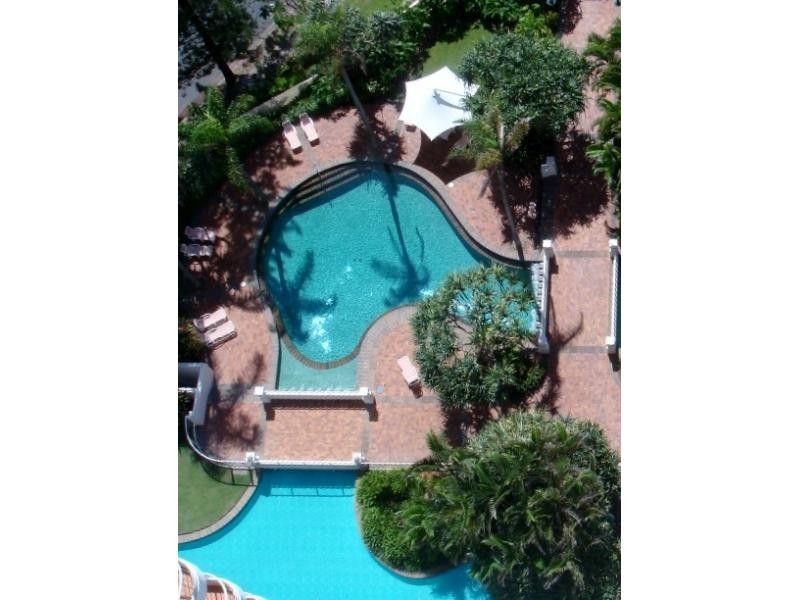 1 PEAK AVE, Main Beach QLD 4217