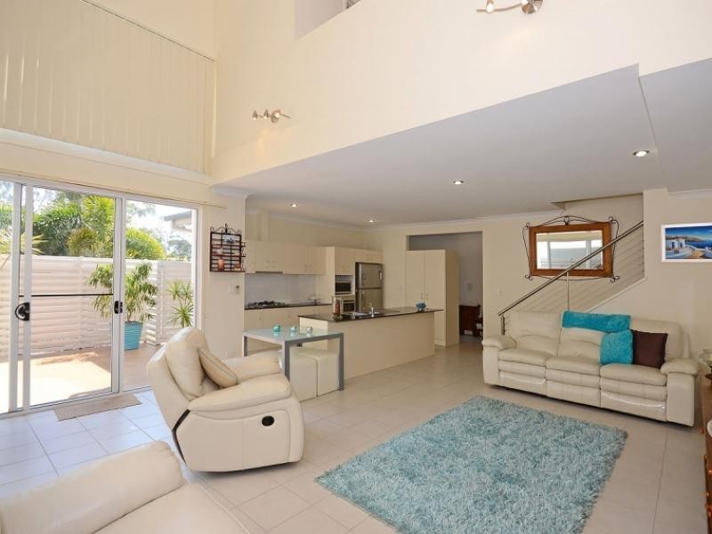 71 Elizabeth st, Urangan QLD 4655