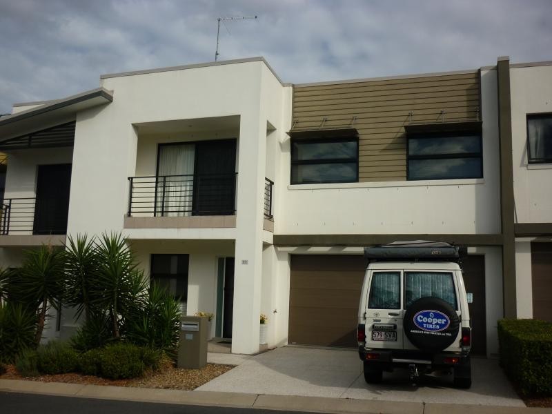 16 Surbiton Court, Carindale QLD 4152