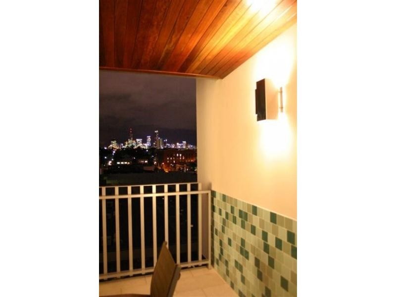 8 Skyring Terrace, Teneriffe QLD 4005