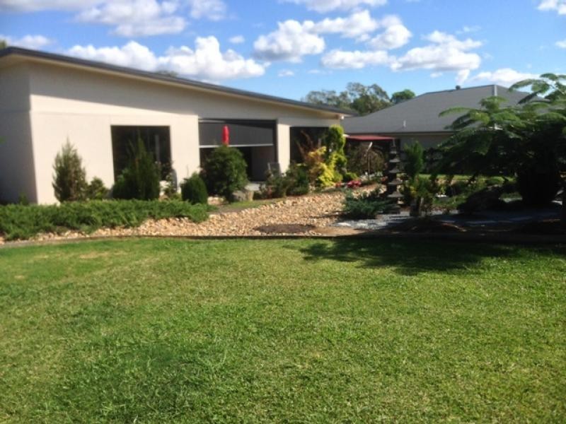 2 Summer Hill Cres, Maudsland QLD 4210