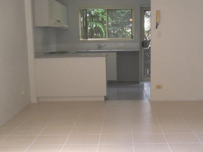 60 Whitby, Southport QLD 4215
