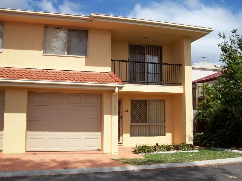 32 Johnston Street, Carina QLD 4152