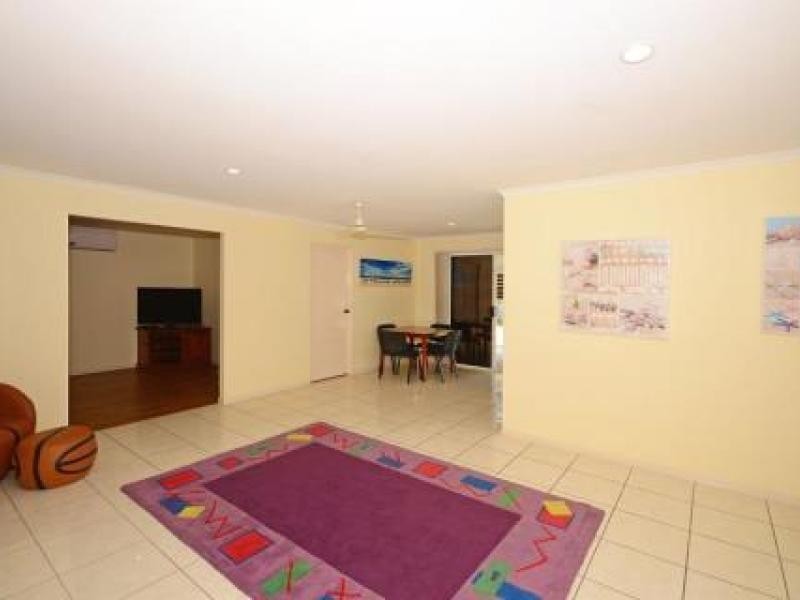 10 Isis Crt, Eli Waters QLD 4655