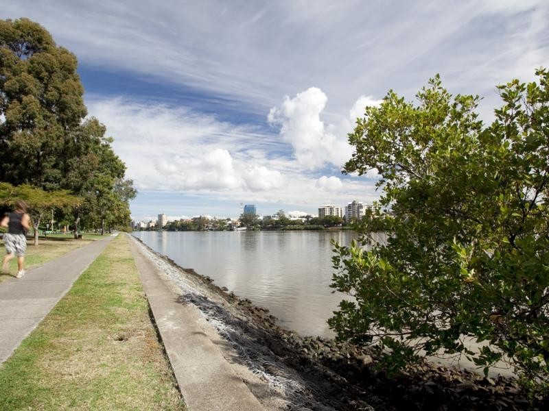 10 Pidgeon Close, West End QLD 4101