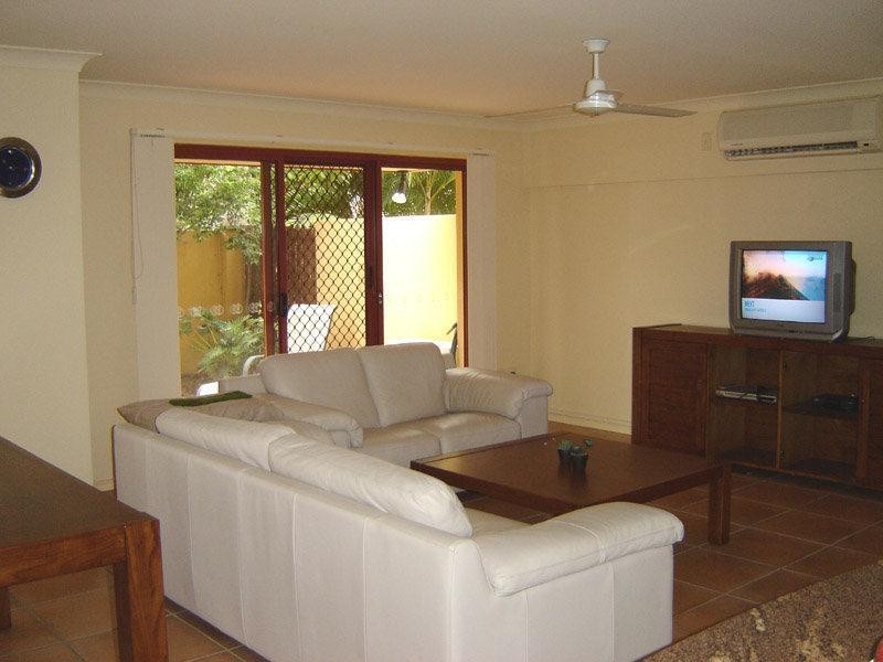 8 Woody Views Way, Robina QLD 4226