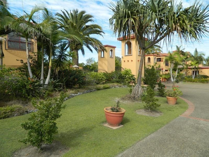 8 Woody Views Way, Robina QLD 4226