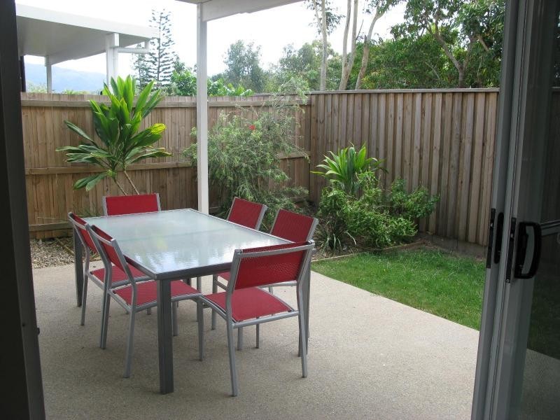 65 Manooka Drive, Cannonvale QLD 4802