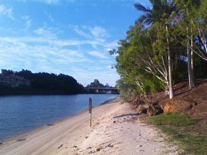 125 Santa Cruz Blvd, Clear Island Waters QLD 4226