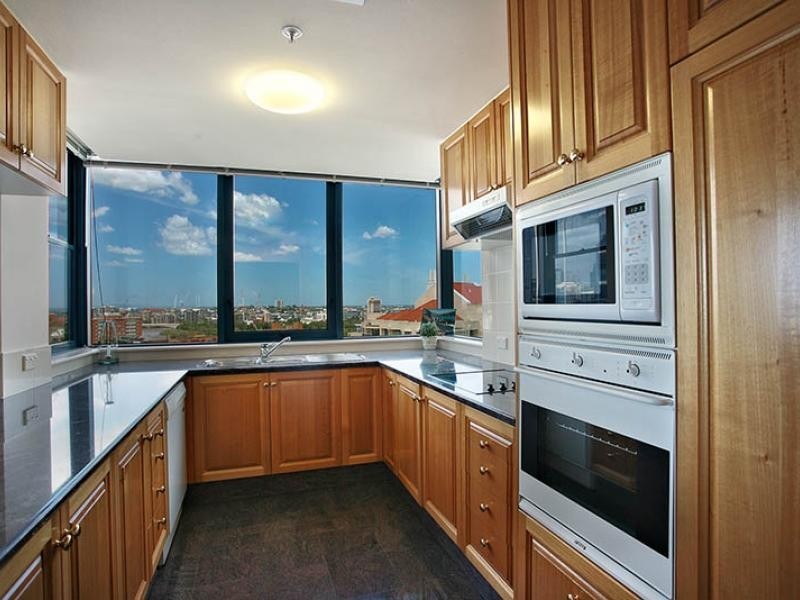 8 Goodwin Street, Kangaroo Point QLD 4169
