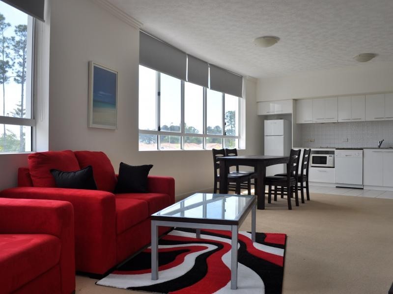 98 University Drive, Varsity Lakes QLD 4227