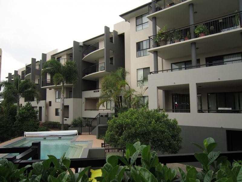 70 Norman Crescent, Norman Park QLD 4170