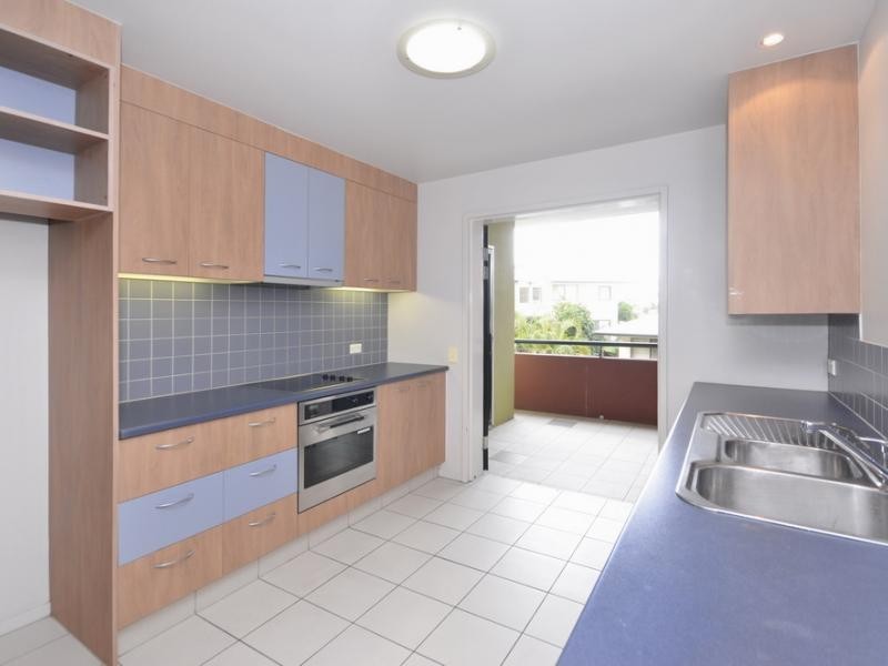 70 Norman Crescent, Norman Park QLD 4170