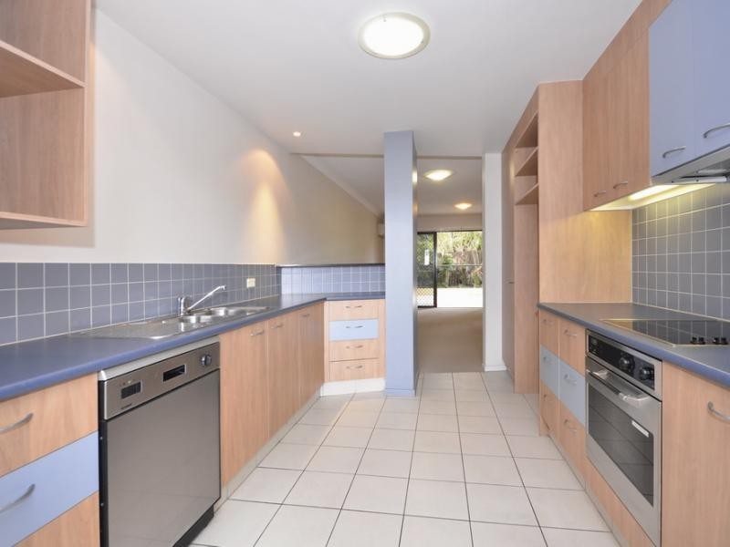 70 Norman Crescent, Norman Park QLD 4170