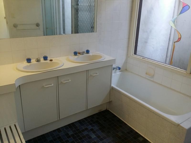 35 JANDA STREET, Robertson QLD 4109