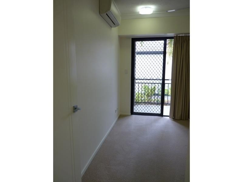 6-24 Henry Street, West End QLD 4810