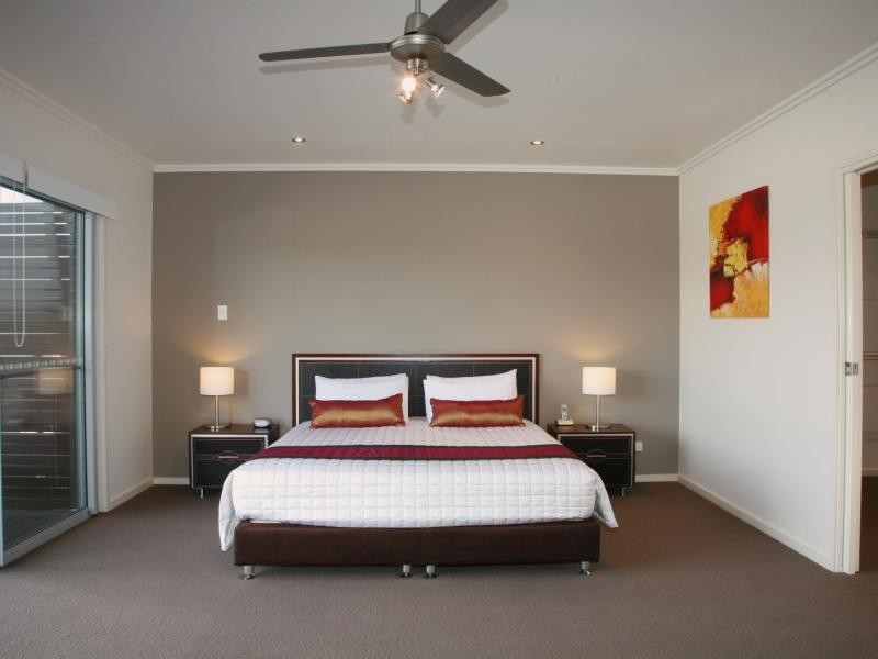 80 Moolyyir Steet, Urangan QLD 4655