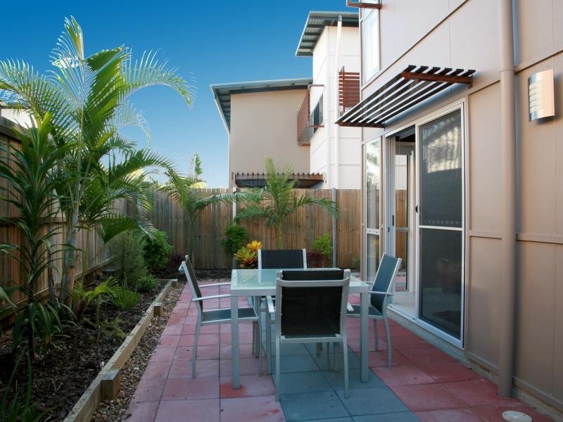 80 Moolyyir Steet, Urangan QLD 4655