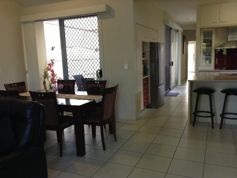 2 Grand Parade, Kawana Island QLD 4575