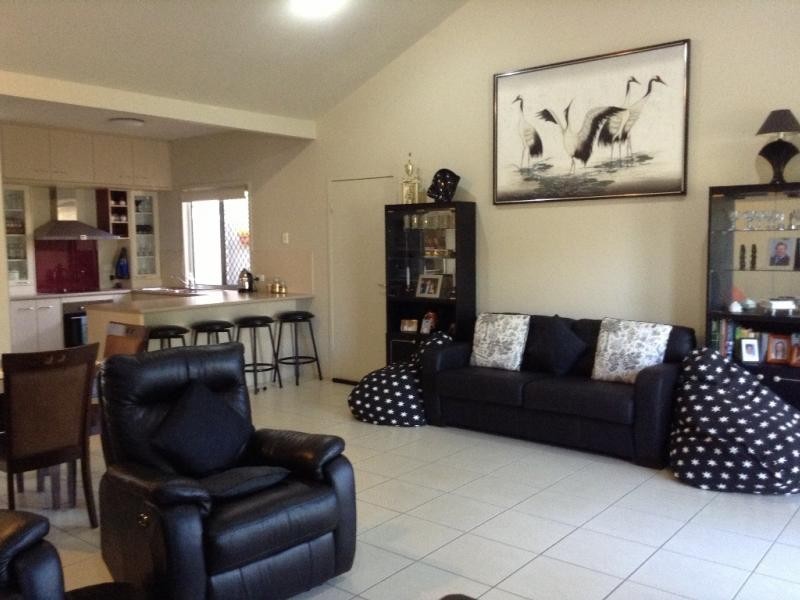 2 Grand Parade, Kawana Island QLD 4575