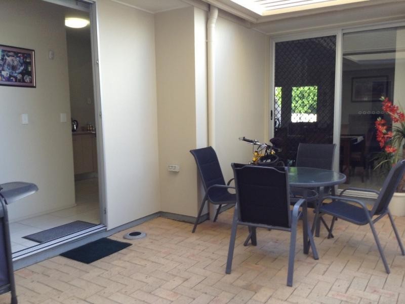 2 Grand Parade, Kawana Island QLD 4575