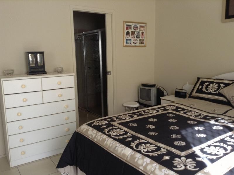 2 Grand Parade, Kawana Island QLD 4575