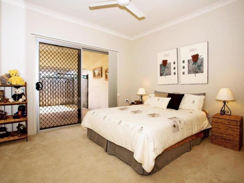 2 Grand Parade, Kawana Island QLD 4575