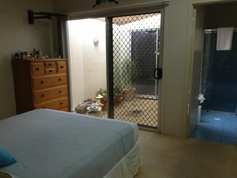 2 Grand Parade, Kawana Island QLD 4575