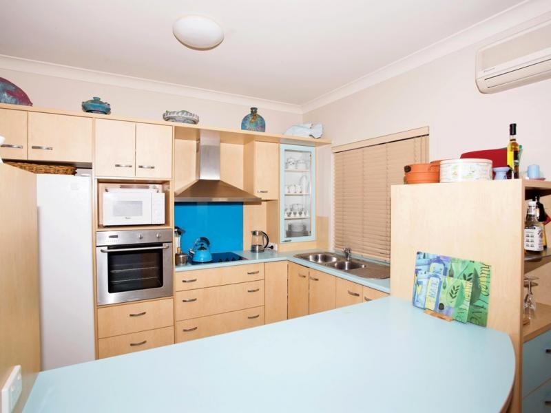 2 Grand Parade, Kawana Island QLD 4575