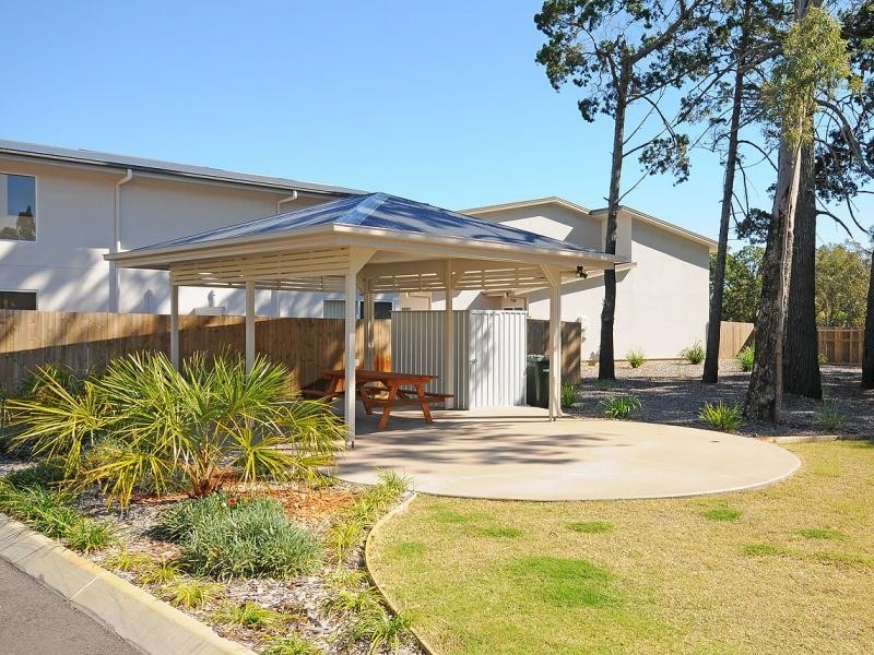 71 Elizabeth st, Urangan QLD 4655