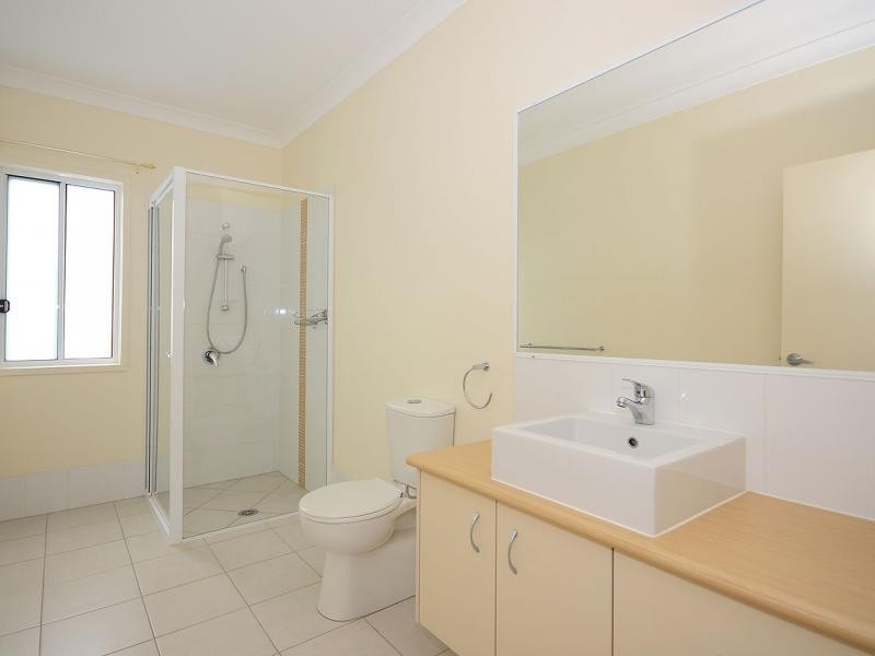 71 Elizabeth st, Urangan QLD 4655