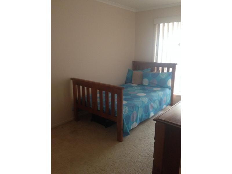 30 Meadowlands Rd, Carindale QLD 4152