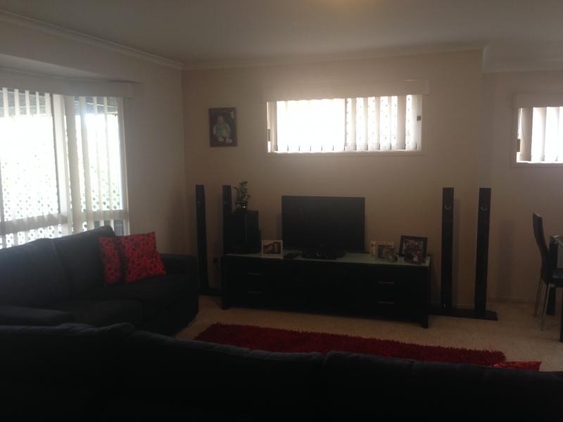 30 Meadowlands Rd, Carindale QLD 4152