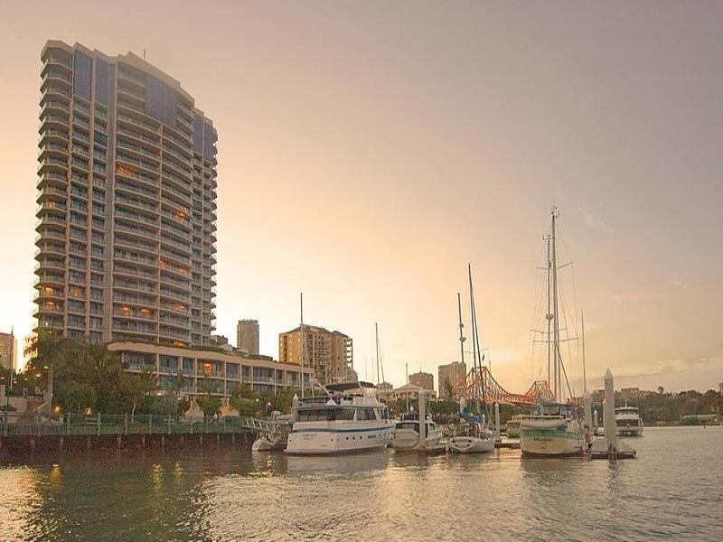 8 Goodwin Street, Kangaroo Point QLD 4169