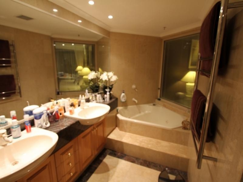 8 Goodwin Street, Kangaroo Point QLD 4169