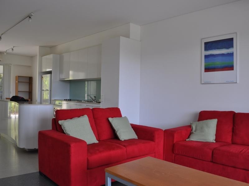 98 University Drive, Varsity Lakes QLD 4227