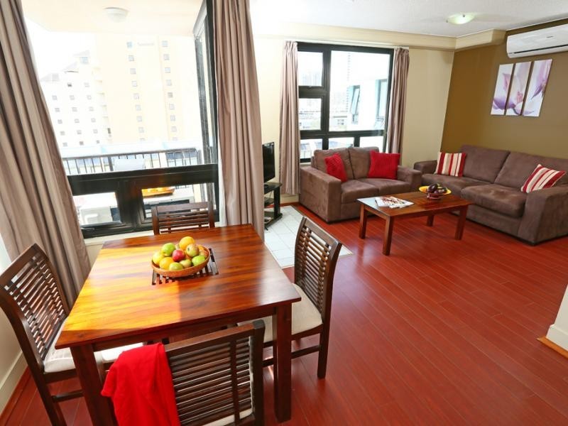 32 Surf Parade, Broadbeach QLD 4218