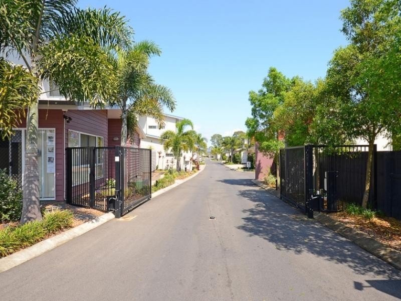 71 Elizabeth St, Urangan QLD 4655
