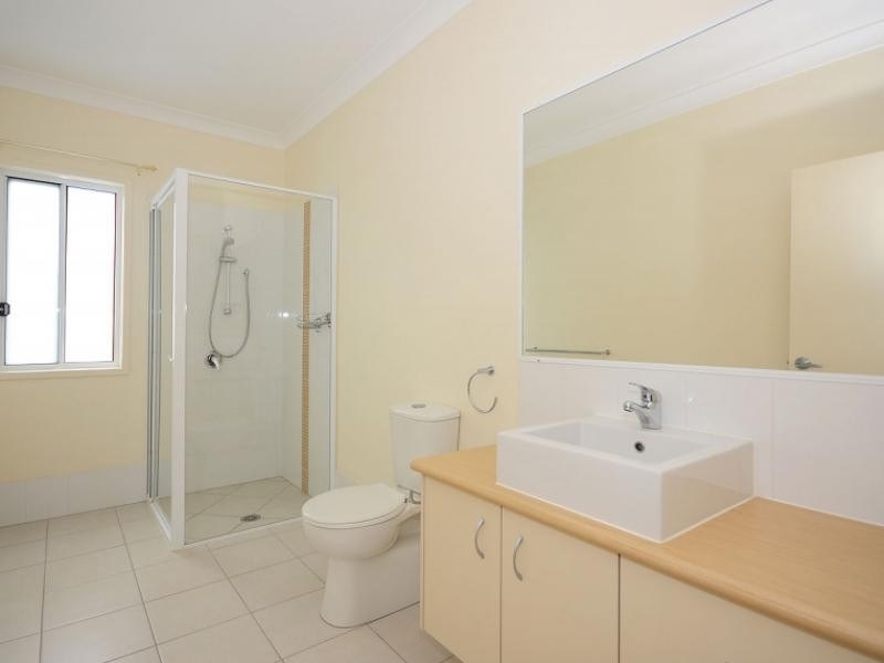 71 Elizabeth St, Urangan QLD 4655