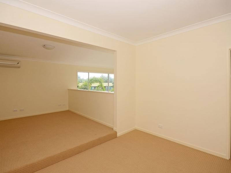 71 Elizabeth St, Urangan QLD 4655