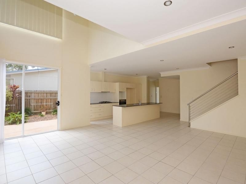 71 Elizabeth St, Urangan QLD 4655