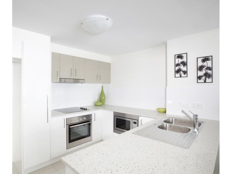 28 CASTELLO CIRCUIT, Varsity Lakes QLD 4227